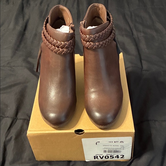 🎀 Ankle Boots w/ Braids 🎀 - Picture 2 of 6